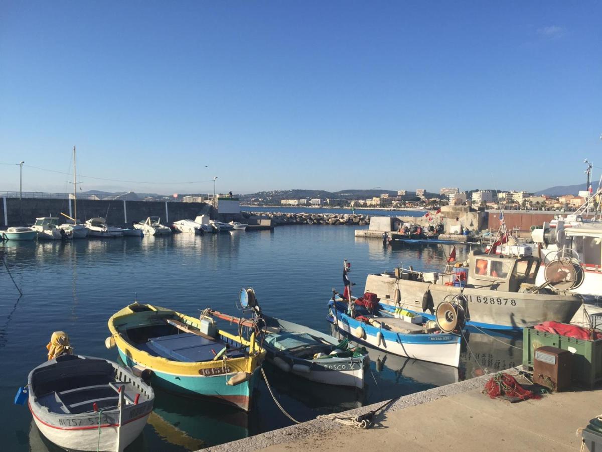 Grand Studio Tres Agreable Avec Bar, Cuisine Et Terrasse Cagnes-sur-Mer Buitenkant foto