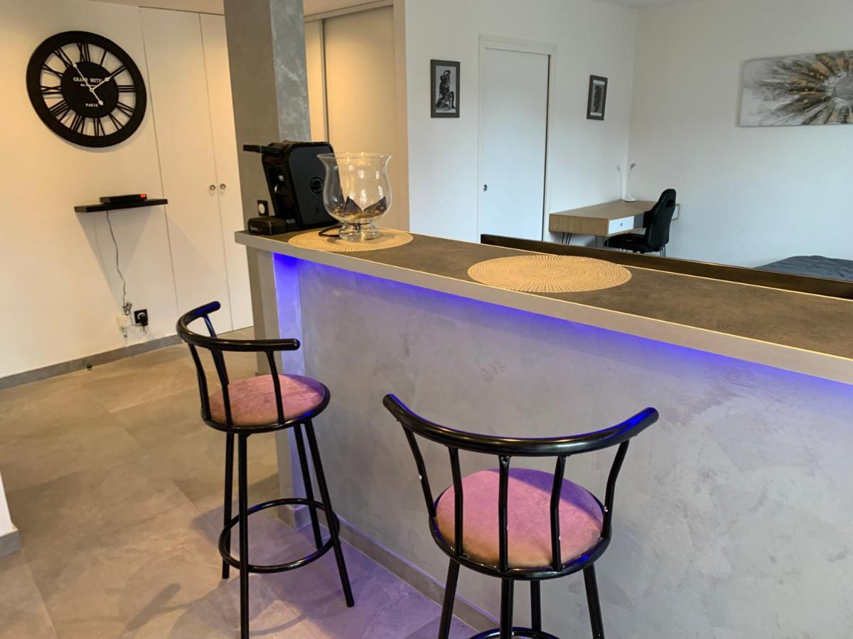 Grand Studio Tres Agreable Avec Bar, Cuisine Et Terrasse Cagnes-sur-Mer Buitenkant foto