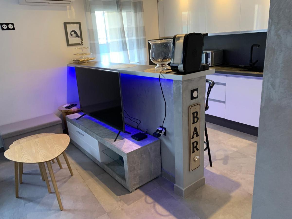 Grand Studio Tres Agreable Avec Bar, Cuisine Et Terrasse Cagnes-sur-Mer Buitenkant foto
