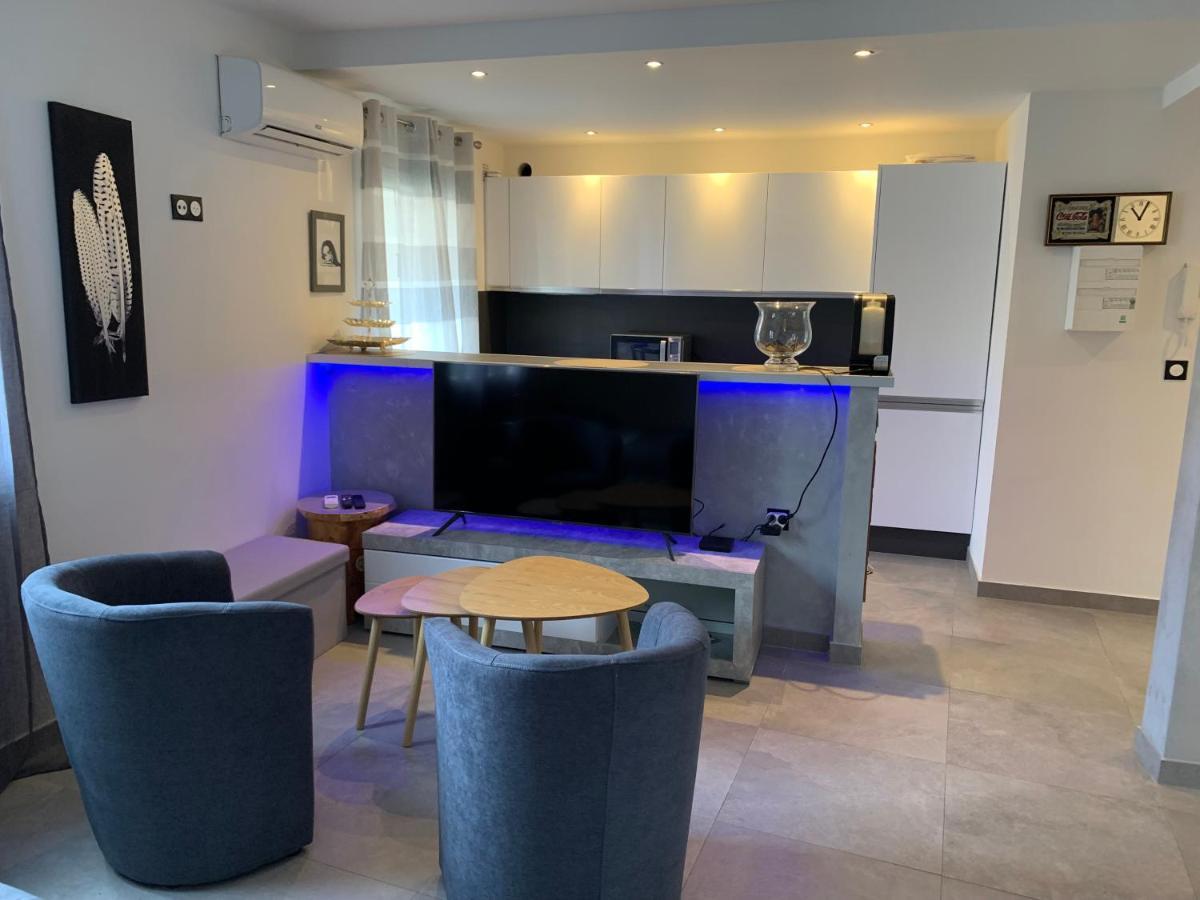 Grand Studio Tres Agreable Avec Bar, Cuisine Et Terrasse Cagnes-sur-Mer Buitenkant foto