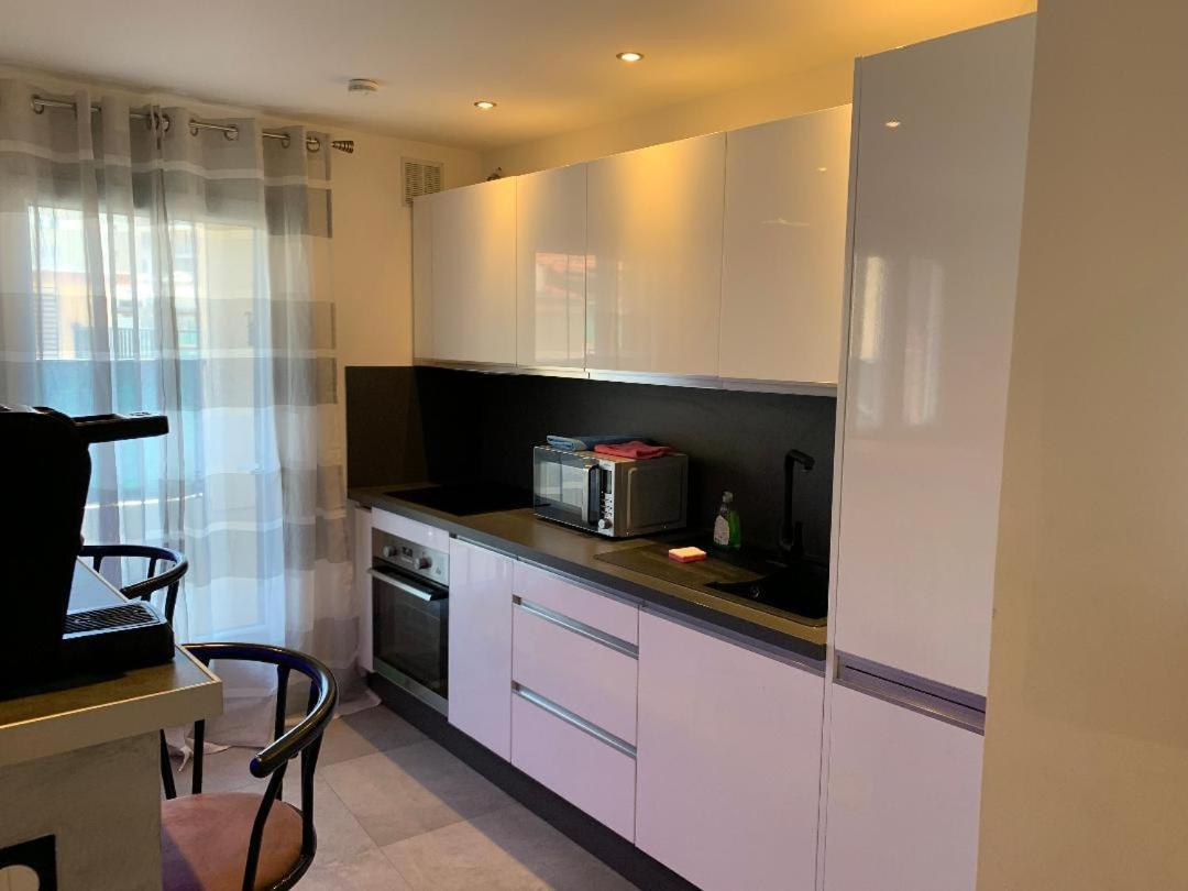 Grand Studio Tres Agreable Avec Bar, Cuisine Et Terrasse Cagnes-sur-Mer Buitenkant foto