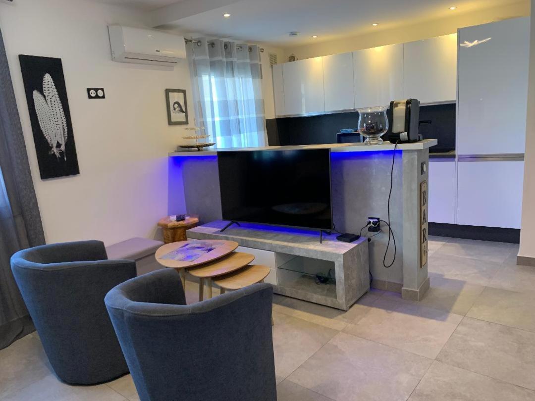 Grand Studio Tres Agreable Avec Bar, Cuisine Et Terrasse Cagnes-sur-Mer Buitenkant foto